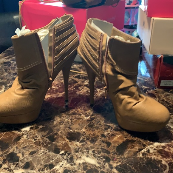 SOLD 5in platform ankle booties - Picture 5 of 5